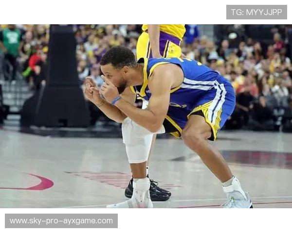 库里断球后快攻命中，勇士再次拉高节奏