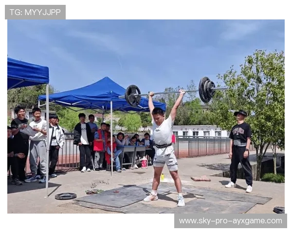 举重选手参与青少年讲座，青少年举重队